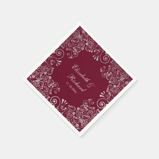 Personalisierte Burgundy Silver Gray Script Weddin Serviette (Ecke)