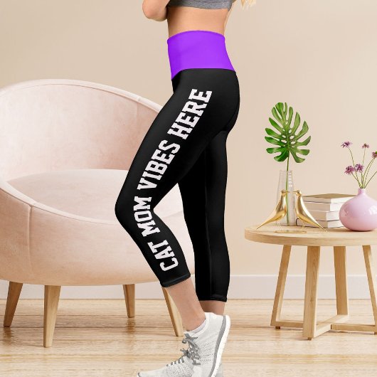 Personalisierte Cat Mama Vibes on Lila Black Strip Capri Leggings