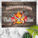 Personalisierte Chillin- und Grillin-GRILLEN Geschirrtuch<br><div class="desc">Spaß,  personalisiertes Grillthema. Eine tolle Geschenkidee für Geburtstag,  Hauswärmung oder einfach nur weil!</div>