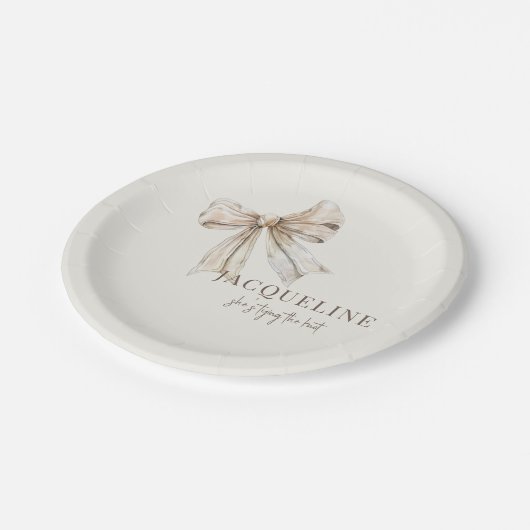 Personalisierte Creme bindet an der nicht einfache Pappteller (Schrägansicht)