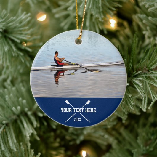 Personalisierte Crew Rowing Club Teamname Jahr Keramikornament (Baum)