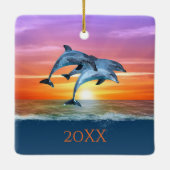 Personalisierte Delphine springen Ozean Weihnachte Keramikornament (Rückseite)