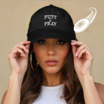 Personalisierte Disk Golf Putt Pray Gift Bestickte Baseballkappe<br><div class="desc">Feiern Sie den Golfspieler in Ihrem Leben mit diesem cleveren und inspirierend "Putt & Pray"-Geschenk, das den Spaß und die Herausforderung des Spiels erfassen soll. Egal, ob sie diesen entscheidenden Putt aufschlagen oder auf einen Wunderschuss hoffen, dieses Produkt ist ein perfekter Weg, um ihre Hingabe und Leidenschaft für das Golfspielen...</div>