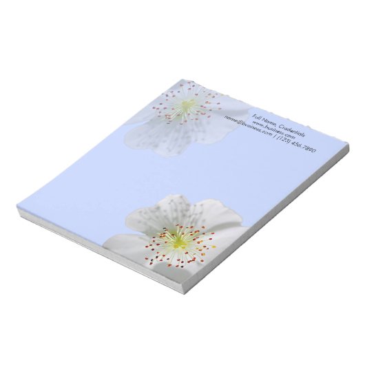 Personalisierte doppelweiße Blume Blüte, hellblau Notizblock (Rotiert)