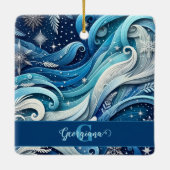Personalisierte Dreamy Blue und Frosty Winter Wirb Keramikornament (Rückseite)