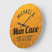 Personalisierte Dunkle Bierhöhle Große Wanduhr (Winkel)