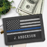 Personalisierte Dünnblauer Linie Tri-fold Geldbeutel<br><div class="desc">Thin Blue Line Wallet - American Flag in Police Flag Farben, bedrücktes Design . Personalisieren Sie die Personalisierung mit dem Namen des Polizeibeamten. Diese personalisierte Polizeiwallet ist ideal für Polizei- und Strafverfolgungsfamilien und alle, die sie unterstützen. Ein wunderbares Geschenk für den Polizeiruhestand oder den Abschluss der Strafverfolgung. COPYRIGHT © 2020...</div>