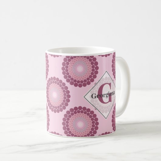 Personalisierte Dusky Rose Polka Dot Mandala Kaffeetasse (VorderseiteRechts)