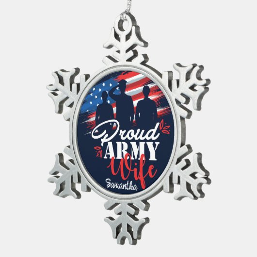 Personalisierte Ehefrau der Proud Army USA Flag Mi Schneeflocken Zinn-Ornament (Rechts)