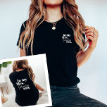 Personalisierte Ehefrau Era Bride Honeymoon Trendy T-Shirt<br><div class="desc">Die Personalisierte Ehefrau Era Bride Honeymoon Trendy Cooler T - Shirt - eine perfekte Mischung aus Retro-Charme und zeitgenössischer Coolness für die moderne Braut. Dieses Retro-inspirierte Brautpaar-Shirt soll eine Erklärung abgeben, in der der Beginn einer neuen Ära gefeiert wird: die Ehefrau Era. Mit seinen Vintagen Vibes und seiner personalisierten Touch...</div>