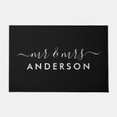 Personalisierte Ehepaare und Frau Black Fußmatte (Vorderseite)