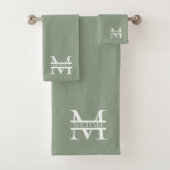 Personalisierte elegante Sage Green Monogram & Nam Badhandtuch Set (Insitu)