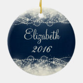 Personalisierte Elegante Spitzen und Perlen Keramik Ornament (Hinten)