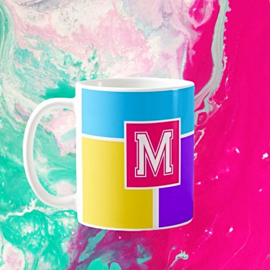 Personalisierte Eleganz: Mit Monogramm lebendig Kaffeetasse