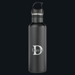 Personalisierte erste moderne Schwarz-Weiß Edelstahlflasche<br><div class="desc">Personalisiert Initial Modern Black and White Edelstahl Wasserflasche. Mit dieser Vorlage können Sie den Anfangs- und den Namenstext leicht anpassen. Perfekt für Ihr Geschäft oder als Geschenk mit dieser persönlichen Touch!</div>