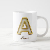 Personalisierte Erstmalige Monogramm-Gold-Typograf Jumbo-Tasse (Rechts)