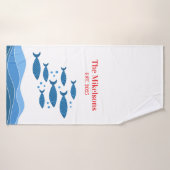 Personalisierte Familie Moderner Blauer Küstenfisc Badehandtuch (Badehandtuch)