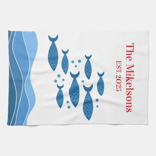 Personalisierte Familie Moderner Blauer Küstenfisc Geschirrtuch (Horizontal)