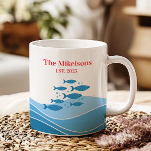 Personalisierte Familie Moderner Blauer Küstenfisc Zweifarbige Tasse