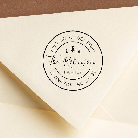 Personalisierte Familienadresse Round Pine Tree Gummistempel