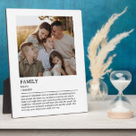 Personalisierte Familiendefinitionsklauseln Fotoplatte<br><div class="desc">Dieses Zitat zur Familiendefinition ist der perfekte Weg, um die besondere Bindung zu feiern, die Sie mit Ihrer liebevollen Familie teilen. Stellen Sie sich vor, ihnen ein personalisiertes Stück zu geben, das nicht nur den Raum erhellt, sondern auch das Wesen Ihrer Beziehung in einem schönen, minimalen Design einfängt. Ob Geburtstagsgeschenk...</div>