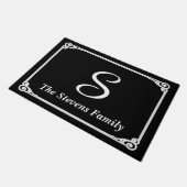 Personalisierte Familienname & Initial Türmatte •  (Schrägansicht)