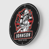 Personalisierte Feuerwehrfeuerfestungsflagge Große Wanduhr (Winkel)