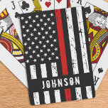 Personalisierte Feuerwehrflagge dünne rote Linie Spielkarten<br><div class="desc">Thin Red Line Spielkarten - Amerikanische Flagge in Firefighter Flag Farben, Not Design . Diese Spielkarten der Thin Red Line eignen sich hervorragend als Geschenk für einen Feuerwehrrennen, Abschluss-Geschenke, Gedenkveranstaltungen und ein Geschenk für Ihren Lieblingsfeuerwehrmann. Ein lustiges Feuerwehrspiel oder Feuerwehrrennen-Party-Spiele, erhalten personalisierte Feuerwehrspielkarten für jeden Feuerwehrmann! Personalisieren Sie sich mit...</div>