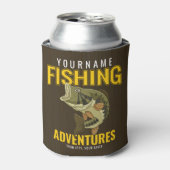 Personalisierte Fischabenteuer Bassfisch Angeln Dosenkühler (Kanne Vorderseite)