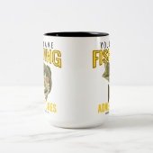 Personalisierte Fischabenteuer Bassfisch Angeln Zweifarbige Tasse (Mittel)