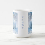 Personalisierte Fluffy White Kitten im Schnee Kaffeetasse (Mittel)
