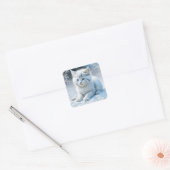 Personalisierte Fluffy White Kitten im Schnee Quadratischer Aufkleber (Umschlag)
