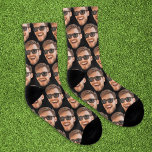 Personalisierte Foto Socken für Männer<br><div class="desc">Personalisierte Gesichtssocken mit eigenem Foto. Laden Sie einen Ausschnitt des Gesichts mit einem transparenten Hintergrund hoch und er wird automatisch auf beiden Seiten über die Socken repliziert. Um den Cut-Out zu machen,  können Sie alle mobilen oder Computer-Anwendungen herunterladen,  verwenden Sie das Programm mit dem Namen Canva oder Fotoshop.</div>