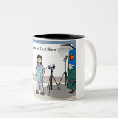 Personalisierte Fotografin - Cartoon von Frauen Zweifarbige Tasse (VorderseiteRechts)