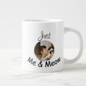 Personalisierte Fotovorlage "Just Me and Meow" - Jumbo-Tasse (Rechts)