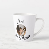 Personalisierte Fotovorlage "Just Me and Meow" - Milchtasse (Rechts)