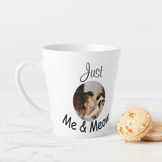 Personalisierte Fotovorlage "Just Me and Meow" - Milchtasse (Beispiel)