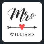 Personalisierte Frau mit Herz und Pfeil Quadratischer Aufkleber<br><div class="desc">Frau in Kalligrafie Stil schwarz Drehbuch Schriftart mit einem roten Herz und schwarzen Pfeil Verzierungen. Personalisieren Sie Ihren Namen in einem schwarzen Serif-Schriftart.</div>