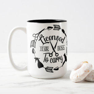 Personalisierte Friseurin, die zum Schnitt zugelas Zweifarbige Tasse