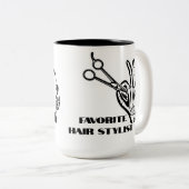 Personalisierte Friseurin, die zum Schnitt zugelas Zweifarbige Tasse (VorderseiteRechts)