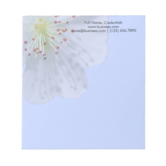 Personalisierte Frühjahr-Weiße Blume auf Light Blu Notizblock (Vorderseite)