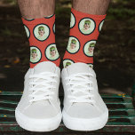 Personalisierte Funny Face Red Foto Socks Socken<br><div class="desc">Unsere Personalisierten Funny Face Red Foto Socken sind das ideale Geschenk für jeden, der Lieben ein wenig Spaß in seinem Kleiderschrank. Diese maßgeschneiderten Socken ermöglichen es Ihnen, Ihr eigenes Gesicht, oder das Gesicht eines geliebten Menschen, auf die Socken zu legen, um ein wirklich einzigartiges und personalisiertes Geschenk zu machen. Das...</div>