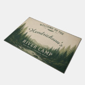 Personalisierte Fußmatte für das Saco River Camp (Schrägansicht)