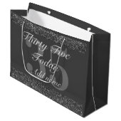 Personalisierte Geburtstagsgeschenktasche 35. Große Geschenktüte (Vorderseite Schrägansicht)