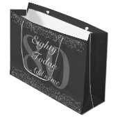 Personalisierte Geburtstagsgeschenktasche 80. Große Geschenktüte (Vorderseite Schrägansicht)