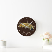 Personalisierte Gelbe Dolchmottenraupe Runde Wanduhr (Zuhause)
