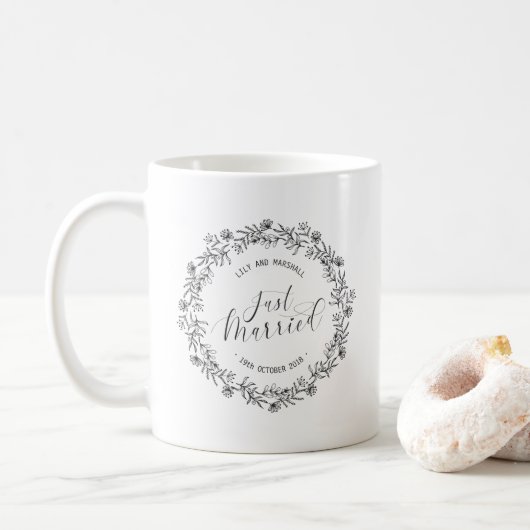 Personalisierte gerade verheiratete Blumen| Tasse (Mit Donut)