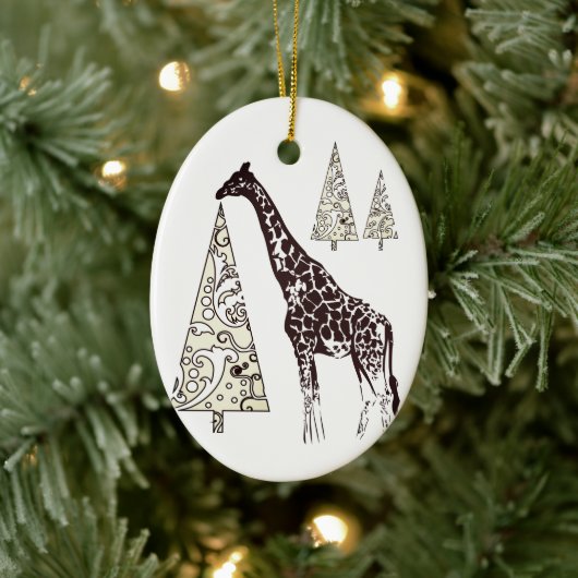 Personalisierte Giraffe und Weihnachtsbaumen Urlau Keramik Ornament (Baum)