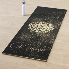 Personalisierte Gold Blume Confetti auf Braun Yogamatte