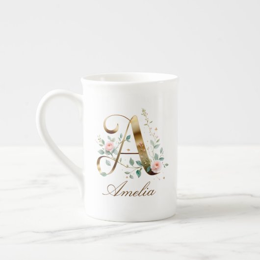 Personalisierte goldene Blumenmonogramm-Initiale A Porzellantasse (Links)